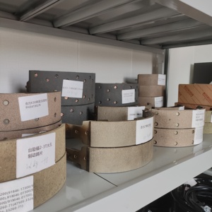 Komatstcm mitsubishi 2-<span class=keywords><strong>3t</strong></span> 313 שמאל מלאי גדול יותר 60 מ "מ בלם נעלי מלגזה חלקי חילוף חדשים 3 חודשים אחריות - Product Image 4