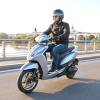Moto électrique longue portée 60V 72V 1500W 2000W pour les trajets urbains, scooter électrique pour adultes à 2 roues