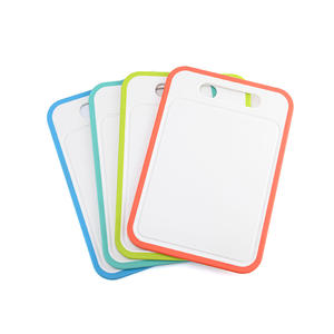 Tablas de Cortar Reversibles de Paja de Trigo y Plástico PP con Ranura para Carne, Pescado, Ensaladas e Ingredientes - Product Image 1