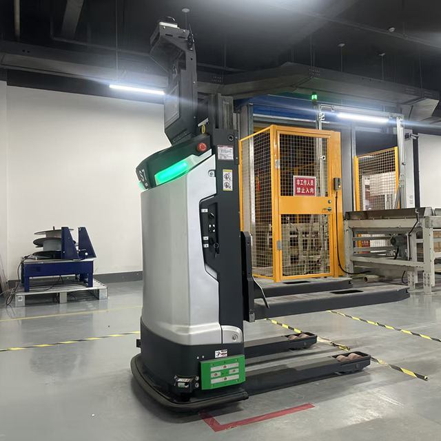 AGV Forklift 2000kg Pallet Handling  Mobile Robot Material Handling Equipment AGV Logistic Robot