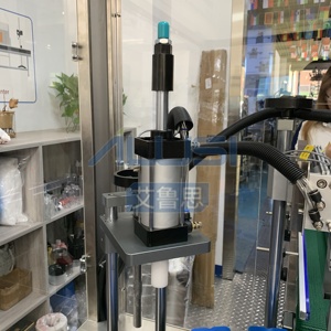 Máquina taponadora y prensadora de cuello de llenado de perfume rotativa automática de alta precisión ajustable para varios tamaños de botellas - Product Image 5