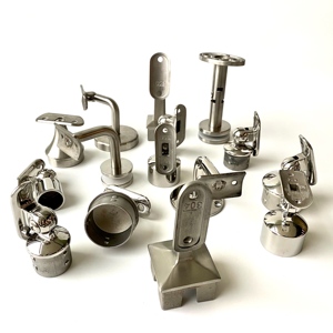 Ringhiera per Scale Moderna e Resistente, Corrimano in Vetro con Staffe in Acciaio Inox 304/316 per Balconi e Ville, Uso Esterno - Product Image 2