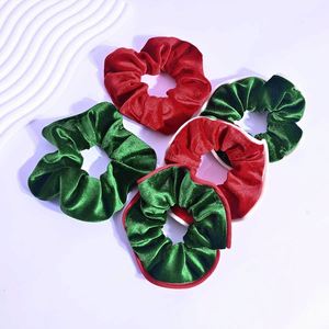 Coleteros de Terciopelo Navideños Personalizados con Estampado Dorado, Lazos para el Cabello de Lujo, Accesorios Festivos para Mujer, Coleteros Hechos a Mano - Product Image 1