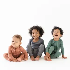 IBaifei Vêtements en bambou biologique à impression réactive personnalisée Vêtements de nuit pour bébé Pyjamas en bambou unis pour bébés, garçons et filles