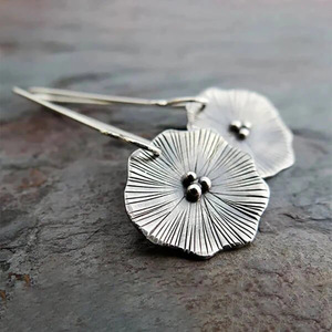 Orecchini a Gancio con Motivo a Foglia di Loto Vintage per Donne, Gioielli Artistici alla Moda - Product Image 4