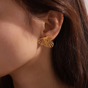 Boucles d'oreilles papillon plaquées or 18 carats en alliage de zinc, boucles d'oreilles tendance pour femmes EH968 - Product Image 4