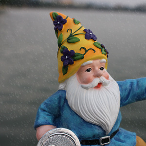 La más nueva decoración de jardín de resina estatua de Gnomo de resina sentada en estatuilla de Gnomo de tortuga figuritas de jardín con energía solar - Product Image 4