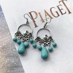 Boucles d'oreilles rétro turquoise avec des accents pendantes en forme de goutte - Product Image 4