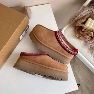 נשים חורף נעלי חורף איכותיות UGGSS חדשות קלאסיות חורף עם סוליה עבה, מרופדות כותנה, חמות ואופנתיות, מגפי שלג עם לוגו - Product Image 6