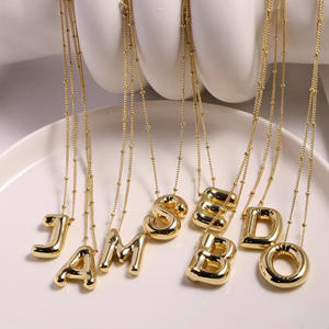 Collier personnalisé en plaqué or avec lettres de l'alphabet à grosses bulles Bijoux personnalisé Collier avec pendentif à initiales en ballons 3D pour femmes <span class=keywords><strong>Gif</strong></span> - Product Image 1
