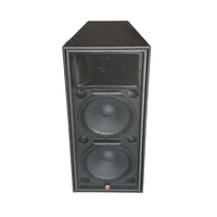 Deux enceintes de studio Hi-End de 15 pouces, interfaces audio
