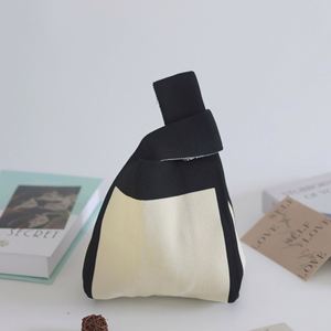 Bolso de mano de punto de estilo moderno, pequeño, para el trabajo - Product Image 1