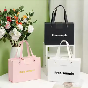 Scatola Regalo Magnetica Grande Personalizzata, Confezione di Lusso a Forma di Libro per Borse e Borsette - Product Image 1