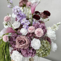 Boule de fleurs artificielles en soie DKB 50 cm, couleur violet poussiéreux moderne, avec amarante verte suspendue pour la décoration de cérémonie de mariage