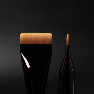 Brocha de Maquillaje Plana con Fibras Sintéticas y Mango de Madera para Aplicación de Base y Mascarillas - Product Image 2