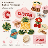 Autocollants en peluche 3D personnalisés en usine, motifs papillon, cœur, fleur, étiquettes brodées pour ordinateur, lettres anglaises en tissu textile