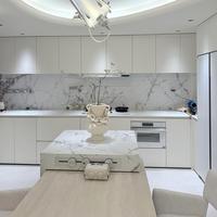 Moderne Kücheninsel aus Sinterstein mit ausziehbarem Esstisch, anpassbare Insel-Esstisch-Kombination