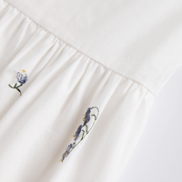 Fabricant de vêtements de luxe, vêtements pour femmes sur mesure, robe plissée en coton à fleurs vintage blanche mignonne, robe trapèze pour femmes