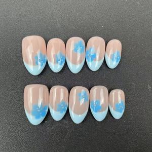 <span class=keywords><strong>Uñas</strong></span> Postizas Hechas a Mano de Alta Calidad al por Mayor, Forma de Almendra, Estilo Francés con Flores Ombré Pintadas a Mano en <span class=keywords><strong>Azul</strong></span>, Reutilizables - Product Image 1