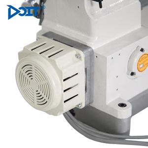 Machine à coudre industrielle à point de recouvrement à lit plat à grande vitesse DT 500-01CB, 3 aiguilles, 5 fils - Product Image 4