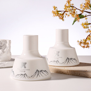 Xueliyanxiang Aroma Diffuser 120ml Battery Operated Tabletop Decorative Mountain Design - Product Image 1