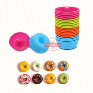Molde de Silicona Ecológico USSE para Muffins, Jabones, Pasteles, Chocolate y Pudín, Diseño Moderno Multicolor de 4 Piezas - Product Image 3