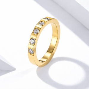Bague fine en acier inoxydable avec zircon, bande dorée segmentée et placage sous vide en or 14 carats - Product Image 1