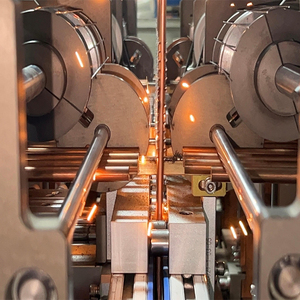 Machine de soudage par résistance CNC pour condenseurs de réfrigérateurs et distributeurs de boissons, pour condenseurs à tubes en fil - Product Image 5