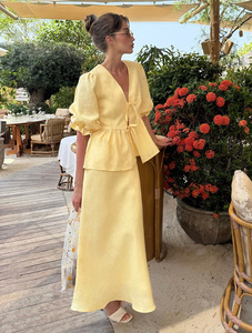 Nouvel ensemble jupe étagée col en V 2026, personnalisable ODM/OEM, avec haut court à volants et jupe longue respirante, ensemble élégant <span class=keywords><strong>2</strong></span> pièces pour femme - Product Image 2