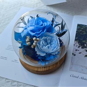 Design unique de roses éternelles de longue vie cloche en verre de rose préservée naturelle avec des fleurs pour toujours vraie fleur préservée à la main - Product Image 1