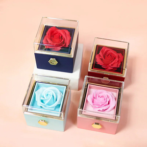 Caja de Regalo Giratoria para Joyería con Diseño de Rosa, para San Valentín, Bodas, Caja de Acrílico para Anillos, Exhibidor de Collares, Venta al Por Mayor - Product Image 3