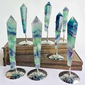 Nouvelle Arrivée : Pointe de Cristal de Fluorite Naturelle, Pierre de Guérison Spirituelle, Tours de Fluorite Colorées avec Support pour Décoration - Product Image 1