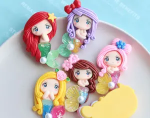 5000 Desain Mainan Anak-anak Pink Mermaid Cabochon Resin Kartun Charms Flatback Skala Bayi DIY Ornamen Bercahaya Produsen