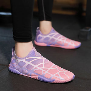 Chaussures aquatiques élastiques à séchage rapide personnalisées unisexe taille 36-45 chaussures de pataugeoire hommes en amont plage pieds nus pantoufle - Product Image 3