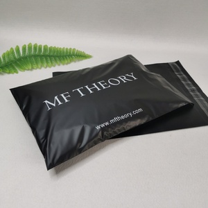 Sobres de Poliéster Ecológicos, Impermeables, Negros Mate, con Logotipo Personalizado, Reciclables y Ligeros para Bolsas de Ropa, Calcetines y Mensajería - Product Image 3