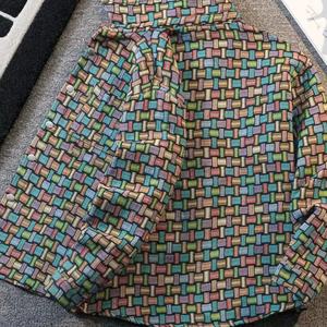 Veste à motif tissé coloré pour homme - Vêtement d'extérieur décontracté à col rabattu et manches longues avec une coupe ample et un design artistique Fabricant de vestes - Product Image 3