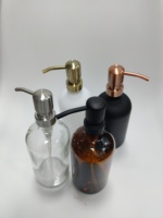Distributeur de savon et de lotion en verre noir avec pompe en cuivre antique, flacon en verre