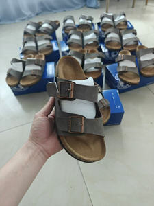 Chanclas para Hombre/Mujer con Suela de Corcho y Cuero Genuino Estilo Coreano con Diseño de Doble Botonadura Acolchadas y Elegantes para Caminar - Product Image 3