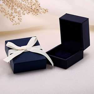 Boucles d'oreilles Elvora Gems pour femme en or 14 carats avec diamants, clous minimalistes en forme de disque, sertissage pavé, 74 pierres, 0,20 ct au total, fermoir papillon - Product Image 2