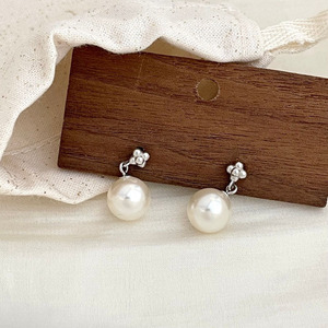 Pendientes de plata S925 con forma de flor y perla redonda para mujer, joyería de fiesta, pendientes de moda - Product Image 4