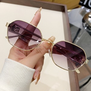 Lunettes de soleil rectangulaires tendance, monture intégrale, protection UV400, monture en métal, pour femmes, 2025 - Product Image 1