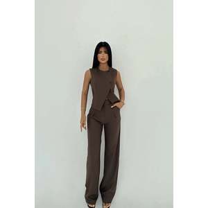 Costume formel marron avec décoration boutonnée - Product Image 1