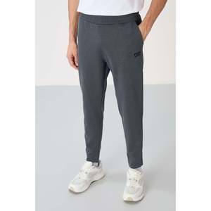 Conjunto Deportivo Air Jones para Hombre, Corte Estándar, Color Gris Oscuro, con Tela de Mezcla de Poliéster, Viscosa y Elastano, para Uso Casual y Deportivo - Product Image 3