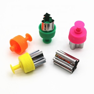 Stampi <span class=keywords><strong>per</strong></span> Biscotti Natalizi a Forma di Omino di Pan di Zenzero e Orso con Manico in Plastica <span class=keywords><strong>per</strong></span> Bambini - Product Image 5