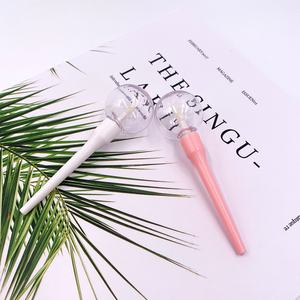 Brillo Labial Red Rose de 8ml en Tubo con Forma de Piruleta, Envases Cosméticos de Plástico Rosa Rojo con Forma de Bola y Aplicador Grande - Product Image 3