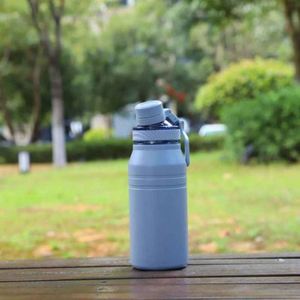 Gobelet isotherme en acier inoxydable pour adultes avec un design moderne et une capacité isolante - Product Image 5