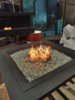 Vente directe usine à prix réduit : Table de foyer à gaz télécommandée en acier au carbone noir mat personnalisée pour terrasse extérieure et fêtes
