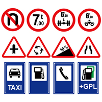 Signes menés extérieurs de station service de pylône de panneaux routiers provisoires de construction