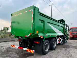 เกียร์ Weichai FAST มือสอง ขับเคลื่อนซ้าย 6x4 ถังน้ำมันสีแดง 300-400 ลิตร พร้อมป้ายเตือน สายยางสำหรับรถดัมพ์ ติดตั้งบนโครงสีเขียว - Product Image 2