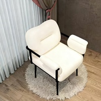 Fauteuil de manucure confortable et moderne en métal pour salon de beauté, style minimaliste, avec table de maquillage intégrée